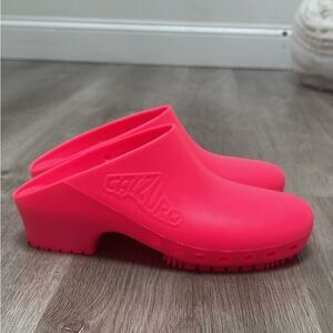 Women CALZURO classic pink shoes without holes